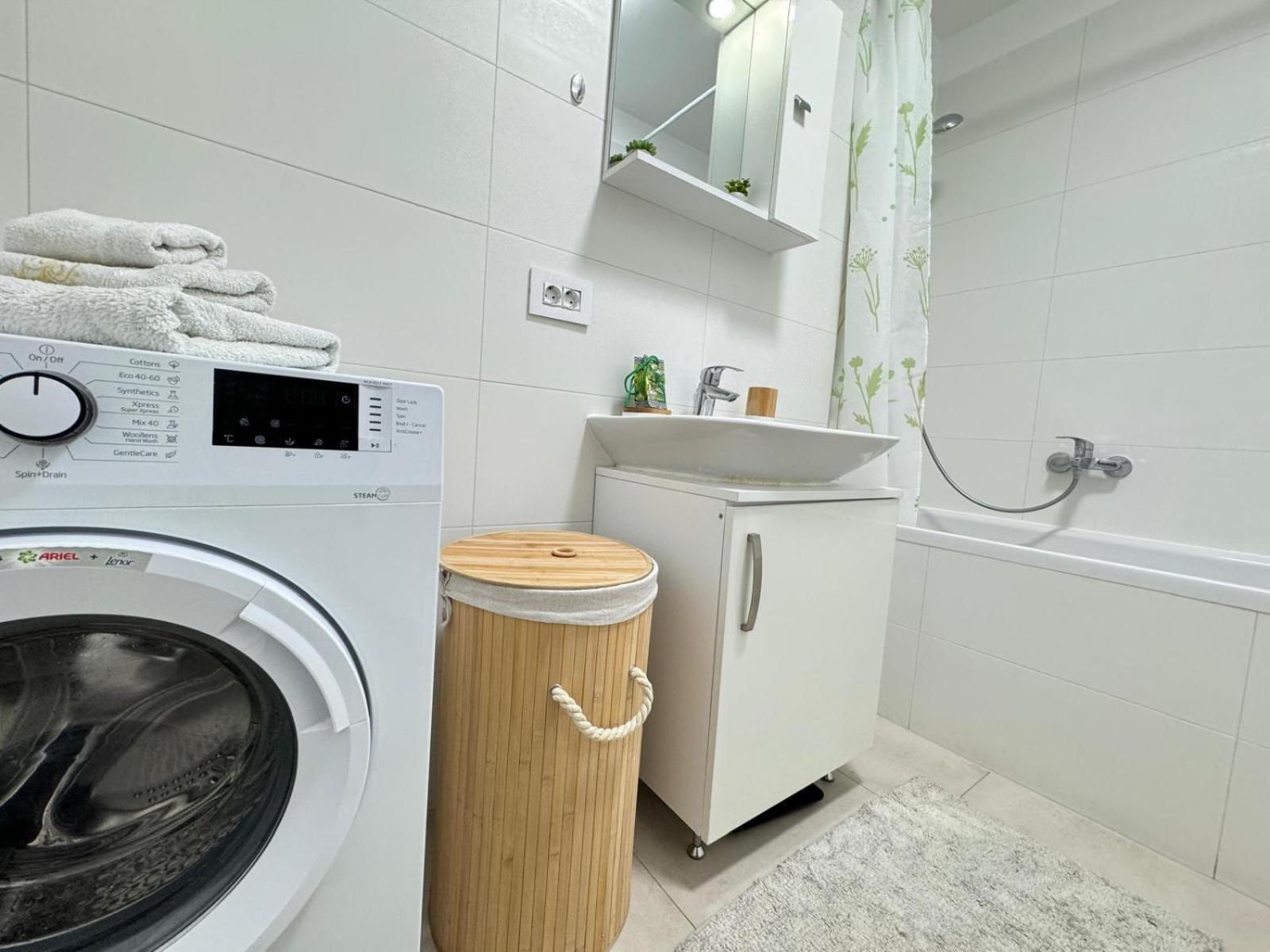 Jad - Luxury 3 Rooms & 2 Rooms Apartments In Kasper, Near Coresi Mall Braszów Zewnętrze zdjęcie